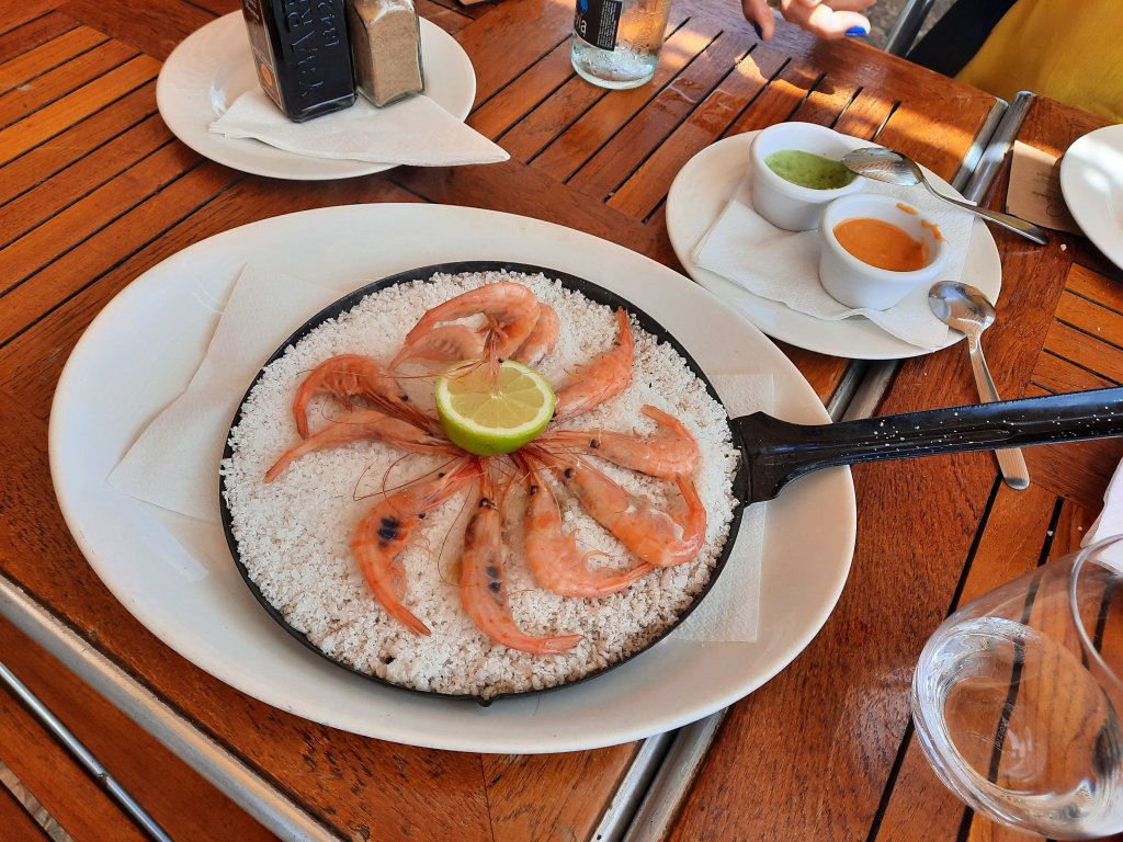 https://www.salmarinarestaurante.com/es/playa-quemada